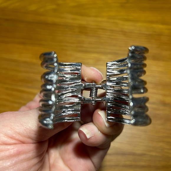 BOGO Silver Hair Clip - Picture 5 of 8